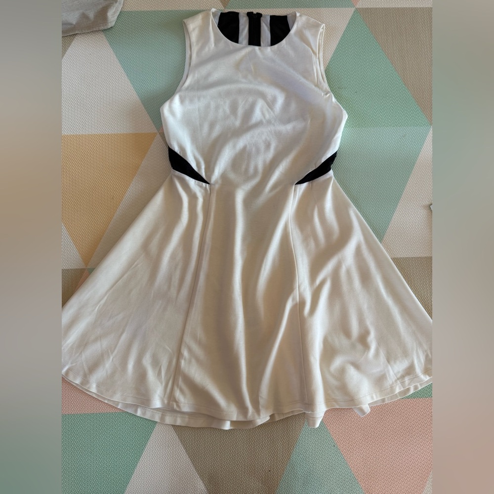 Alice + Olivia White and Black Mini Skater Dress Size 10 NWT - Picture 8 of 11